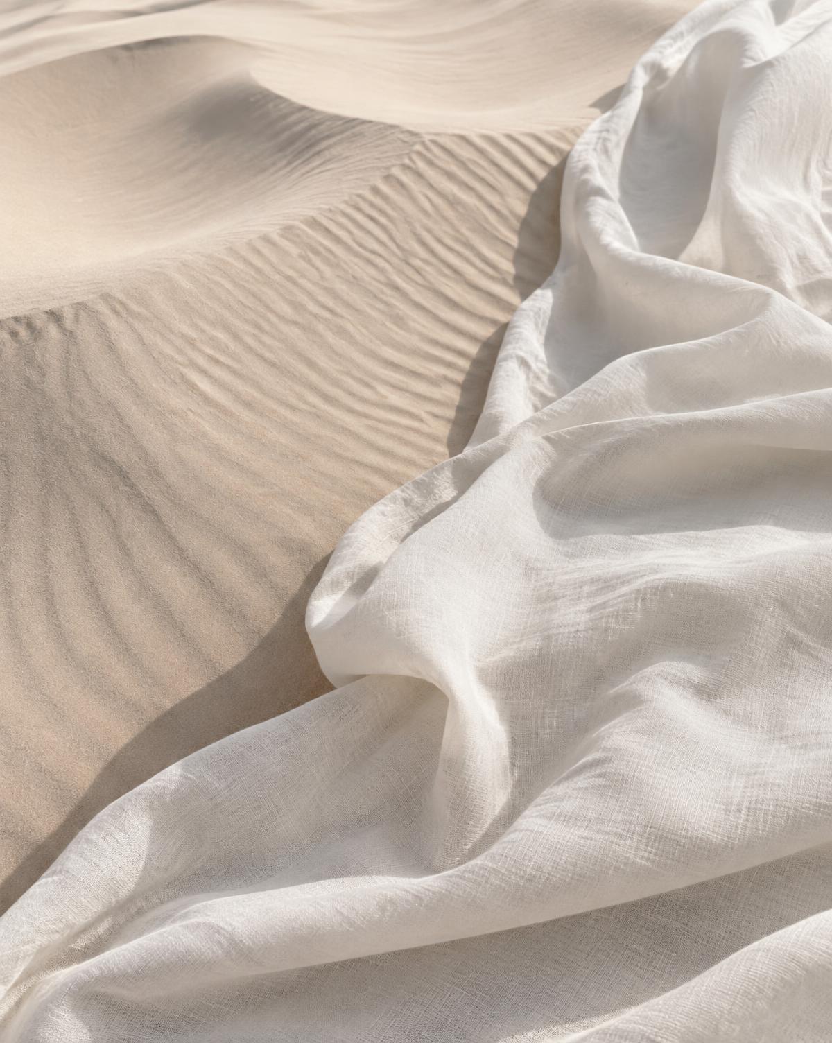 Texture claire de sable fin et de lin blanc